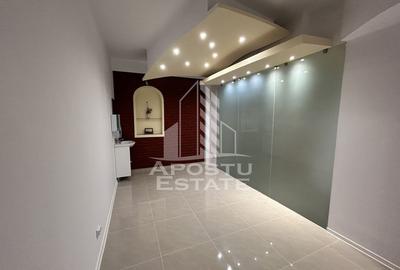 Spațiu comercial, de 360 mp, în Neptun - 9