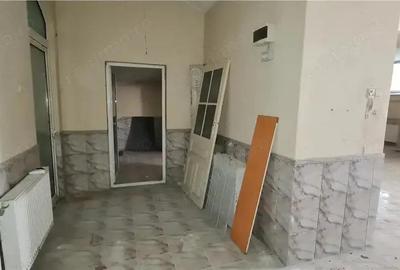 Spatiu comercial 100mp pe Bulevardul Revolutiei langa Primarie - 8