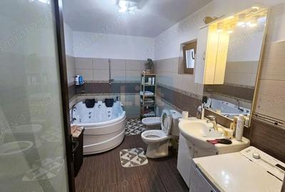 Casă cu 4 camere cu Teren 535 Mp în Roman - 2