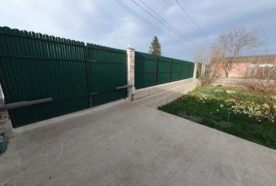 Teren de 1300 mp, în Poiana - 4