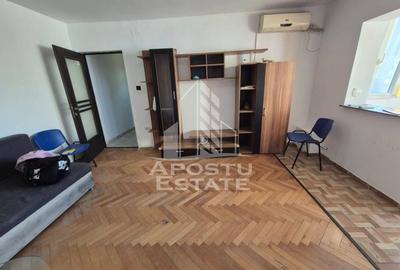 Apartament cu 3 camere de vanzare, centrala proprie, zona Dambovita - 1