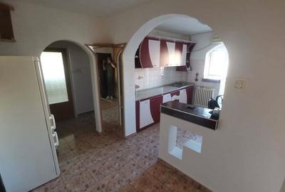 Inchiriez apartament cu 3 camere - 1
