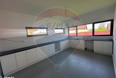 Casă cu 4 camere cu Teren 718 Mp în Central - 3