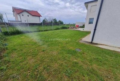 Casă cu 4 camere cu Teren 500 Mp în Domnești