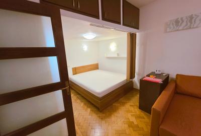 Garsoniera dubla Sala Palatului et 1/7  bloc 1960 centrala proprie 42 mp - 1