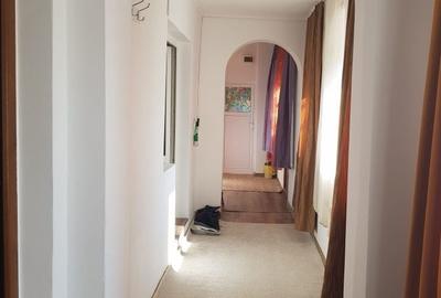 Casă cu 4 camere în Săbăreni - 11