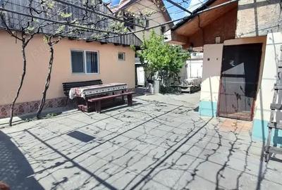 Casa cu 7 camere ?i 464mp teren in Tecuci