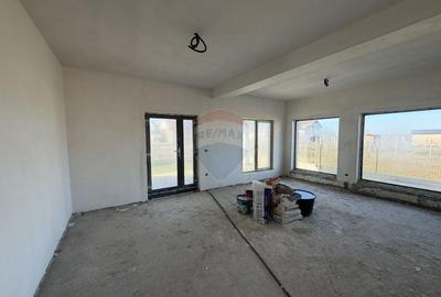 Casă cu 4 camere cu Teren 470 Mp în Câmpineanca - 3