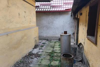 Casă cu 5 camere cu Teren 218 Mp în Muncitoresc - 1