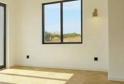 Casă cu 4 camere cu Teren 350 Mp în Rediu - 2