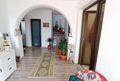 Casa Individuala - 8 Camere - 285 mp utili - 1.200 mp teren Casa Individuala - 8 Camere - 285 mp utili - 1.200 mp teren - 5