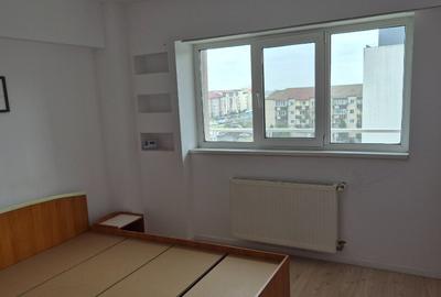 Proprietar , inchiriez apartament , renovat , 4 camere ,zona buna. - 14