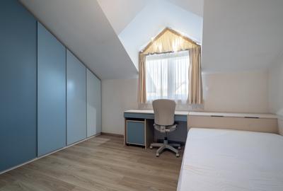 Casă cu 4 camere cu Teren 200 Mp în Central