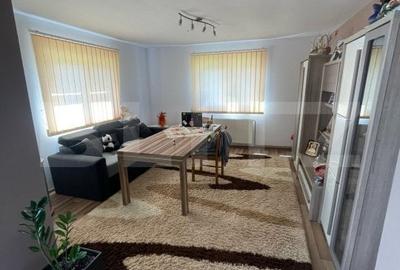 Casa cu 3 camere, 90 mp, 2 anexe gospodaresti si teren de 3000 mp, zona Crucisor - 2