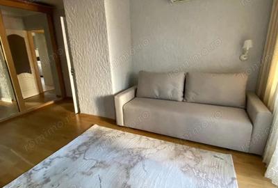 Apartament cu 3 camere decomandat în Giurgiului