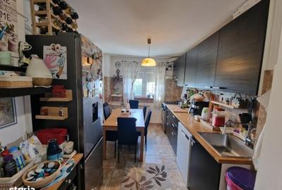 Apartament cu 4 camere în Berceni