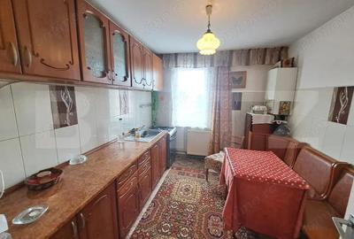 Apartament cu 3 camere decomandat în Noua - 8