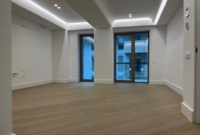 Apartament cu 3 camere semidecomandat în Băneasa