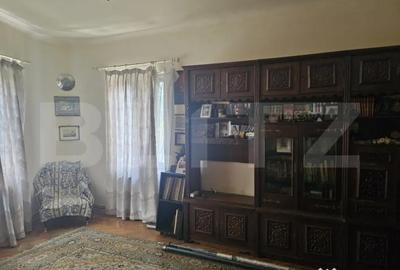 Casă cu 4 camere cu Teren 372 Mp în Central - 1