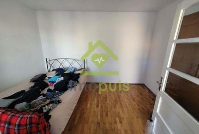 Casă cu 5 camere cu Teren 1000 Mp în Dâmbovița