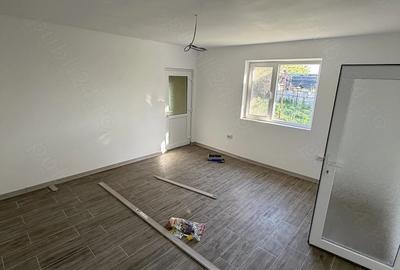 Casă cu 2 camere cu Teren 900 Mp în Vădeni - 1