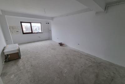 Apartament cu 2 camere decomandat în Km 5 - 5