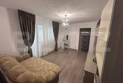 Apartament cu 3 camere, centrala si AC, parter, zona Piata Mare