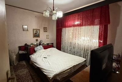 Apartament cu 3 camere decomandat în Calea București