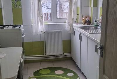 Apartament cu 3 camere semidecomandat în Prisăcani - 2