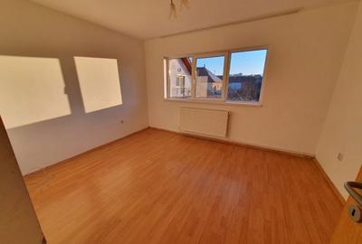 Apartament cu 3 camere decomandat în Lazaret - 7