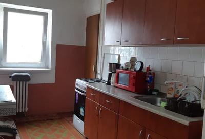 APARTAMENT DECOMANDAT 3 CAMERE - 7