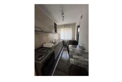 Apartament cu 3 camere în Traian