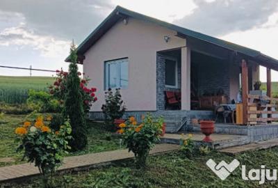 Casă cu 2 camere cu Teren 1751 Mp în Periferie