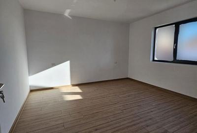Casă cu 4 camere în Central - 2