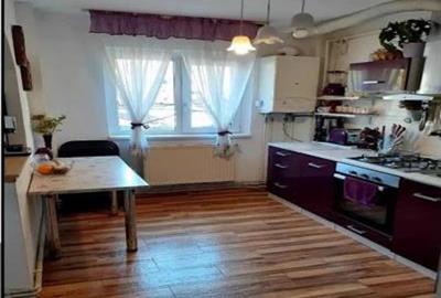 Apartament cu 3 camere, decomandat - zona Racadau - 1