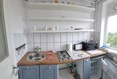 Garsonieră decomandată în Planete - 9