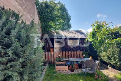 Apartament cu 3 camere semidecomandat, mobilat în Vest