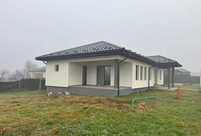 Casa individuala de vanzare 131 mp construi?i, teren - 1