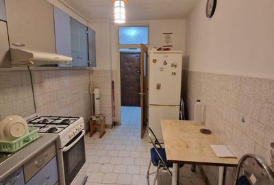 Se vinde apartament decomandat doua camere pret 85000 euro negociabil - 2
