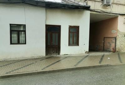 Casa cu 2 camere,bucatarie,magazie,teren 96m2,pt spatii comercial birouri,in zona centrala la strada - 8