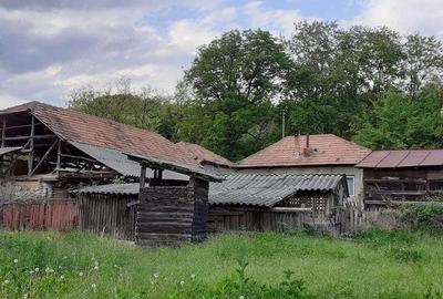 Casă cu 5 camere cu Teren 4500 Mp în Bâscenii de Sus