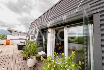 Penthouse cu 3 camere decomandat, mobilat în Central - 1