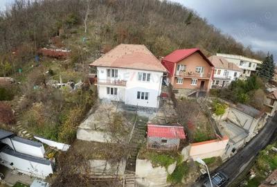 Casă cu 5 camere cu Teren 250 Mp în Exterior Sud