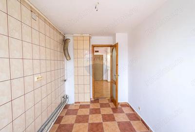 Apartament cu 3 camere de vanzare in Sebe? COMISION 0% - 11
