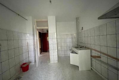 Apartament cu 2 camere decomandat în E3 - 5