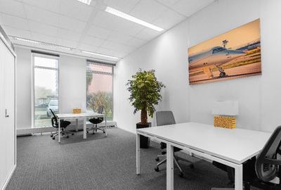Birouri ce pot fi personalizate pentru 3 persoane in Spaces Campus 6