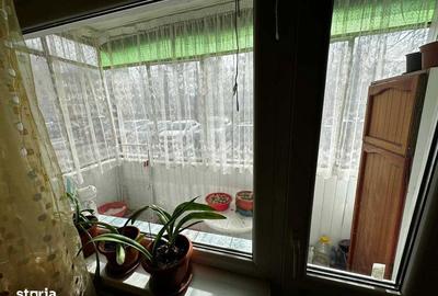 Apartament cu 3 camere decomandat în Tractorul - 3