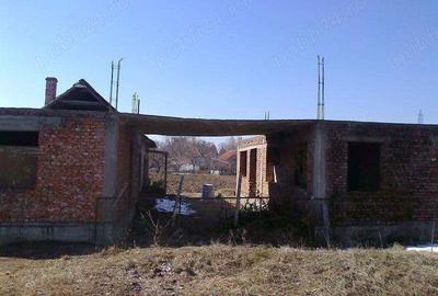 Casă cu 5 camere cu Teren 1700 Mp în Ciacova - 2