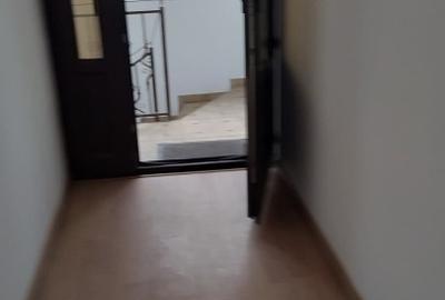 Apartament cu 4 camere decomandat în Băneasa