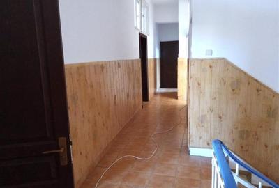 Casă cu 12 camere cu Teren 629 Mp în Tineretului - 17